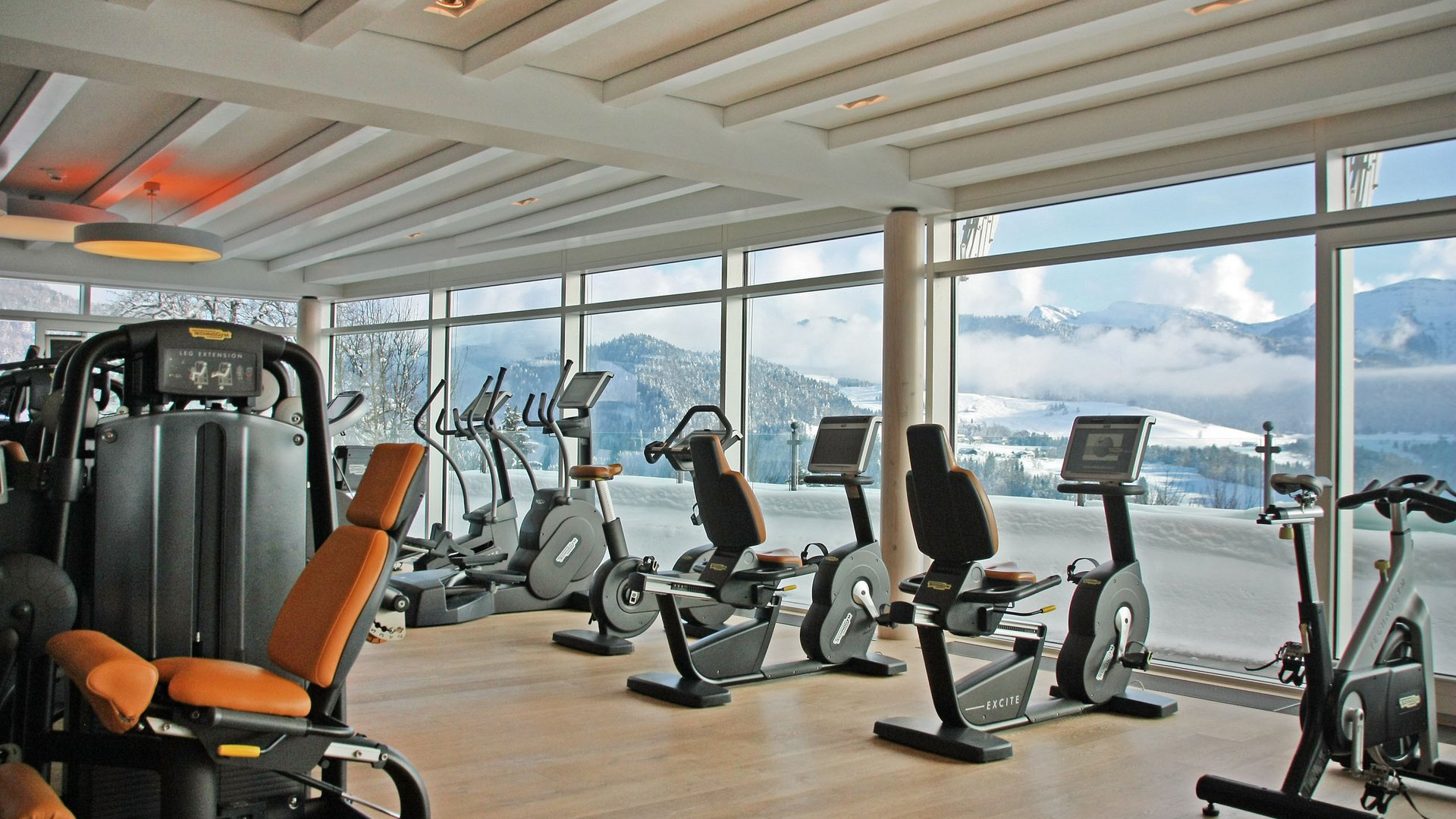 Panorama-Fitnesswelt im Winter