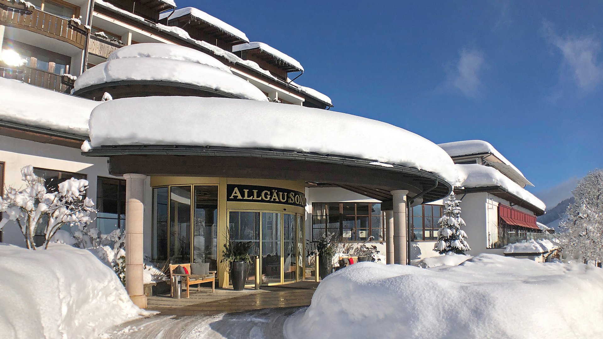 A look inside our hotel in Allgäu with pools